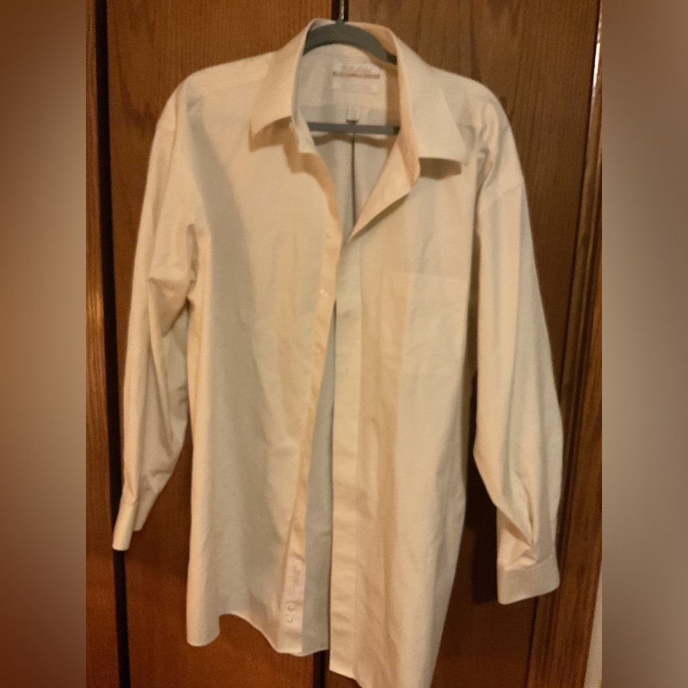 EUC Gold Label Roundtree & Yorke Fitted Non-Iron Button-Down Collar Dress Shirt
